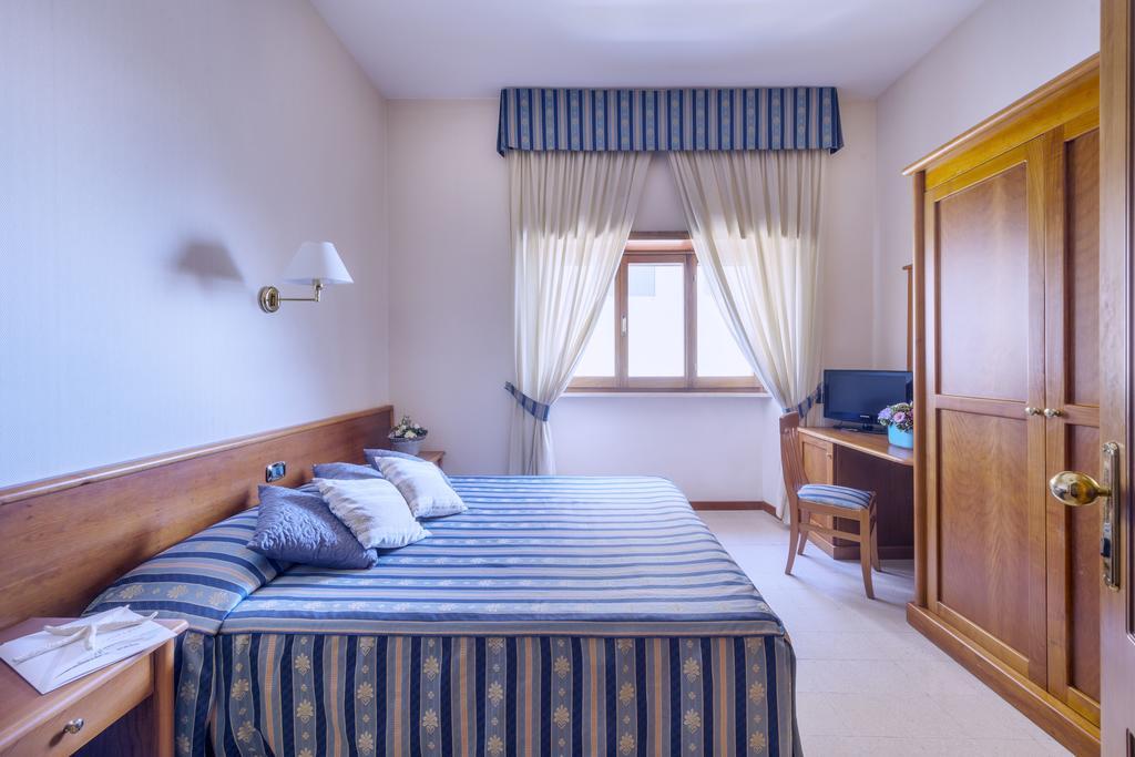 Astura Palace Hotel Неттуно Екстер'єр фото