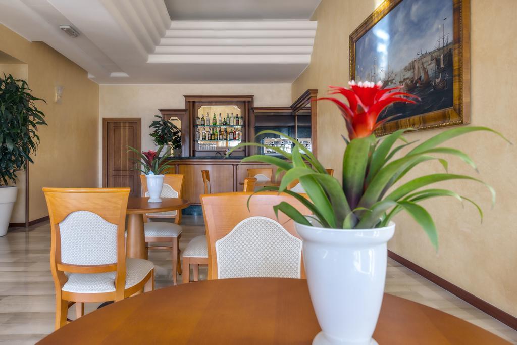 Astura Palace Hotel Неттуно Екстер'єр фото