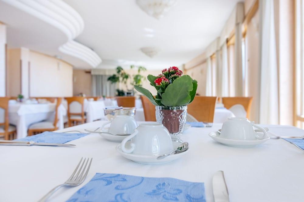 Astura Palace Hotel Неттуно Екстер'єр фото